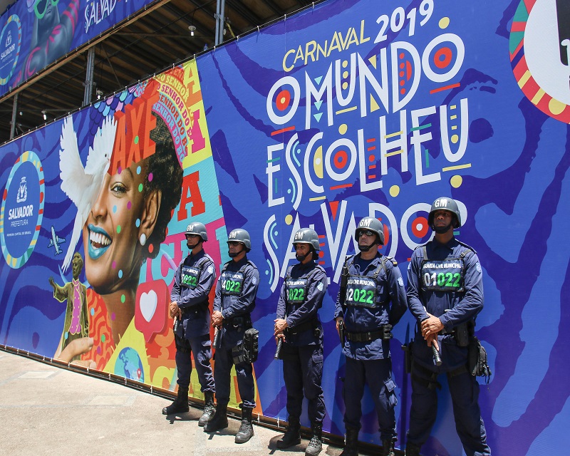 Além das armas brancas apreemdidas, outros registros versam da ausência de Código de Defesa do Consumidor, ausência de etiqueta informativa de preço (70), falta de higiene e lixeira inadequada (23) Além das armas brancas apreemdidas, outros registros versam da ausência de Código de Defesa do Consumidor, ausência de etiqueta informativa de preço (70), falta de higiene e lixeira inadequada (23)